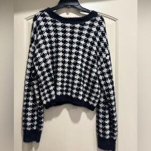 Black and White Houndstooth Sweater girls xl like new